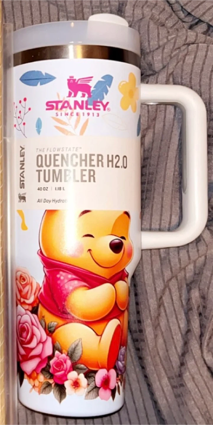 Stanley The Flowstate Quencher H2.0 Tumbler 40oz Winnie the Pooh