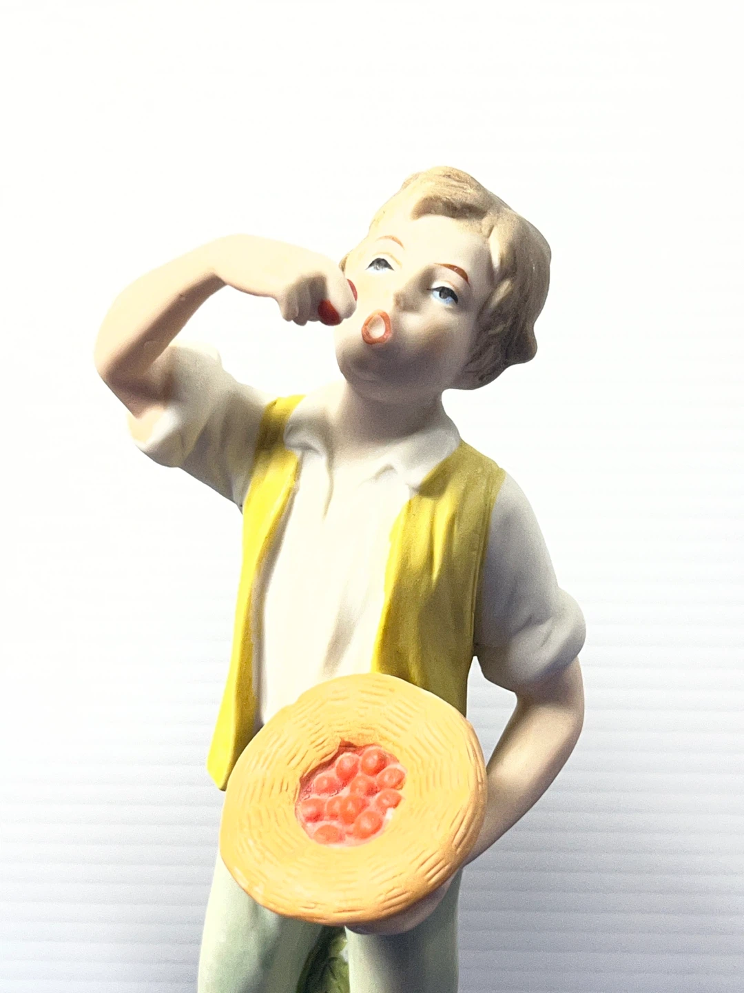 2 Vintage Figurines - Boy with Berries & Girl with Fruit Basket - photo 3
