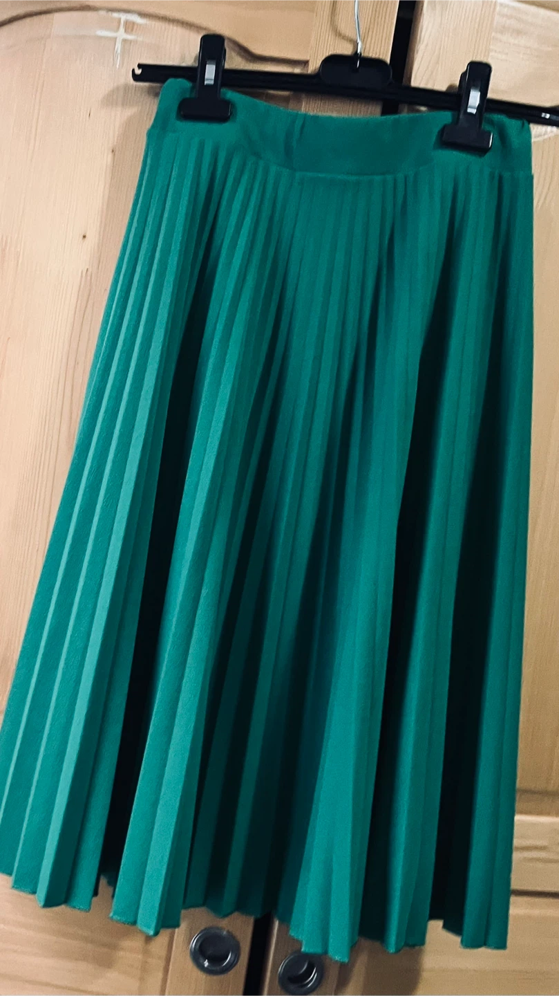 Green Pleated Midi Skirt - photo 3