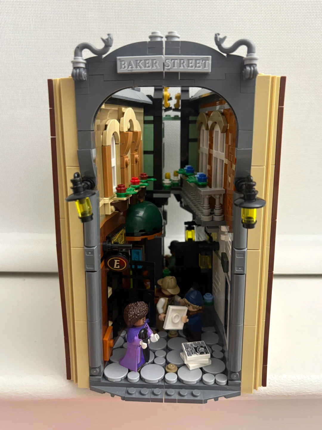 LEGO Sherlock Holmes Book Nook - photo 2