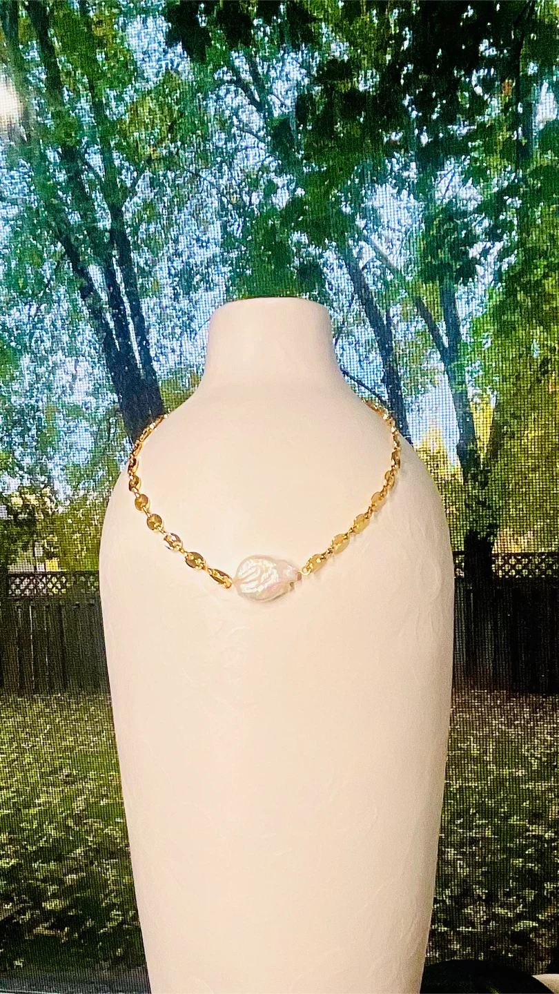 Gold Chain Necklace with Baroque Pearl Pendant