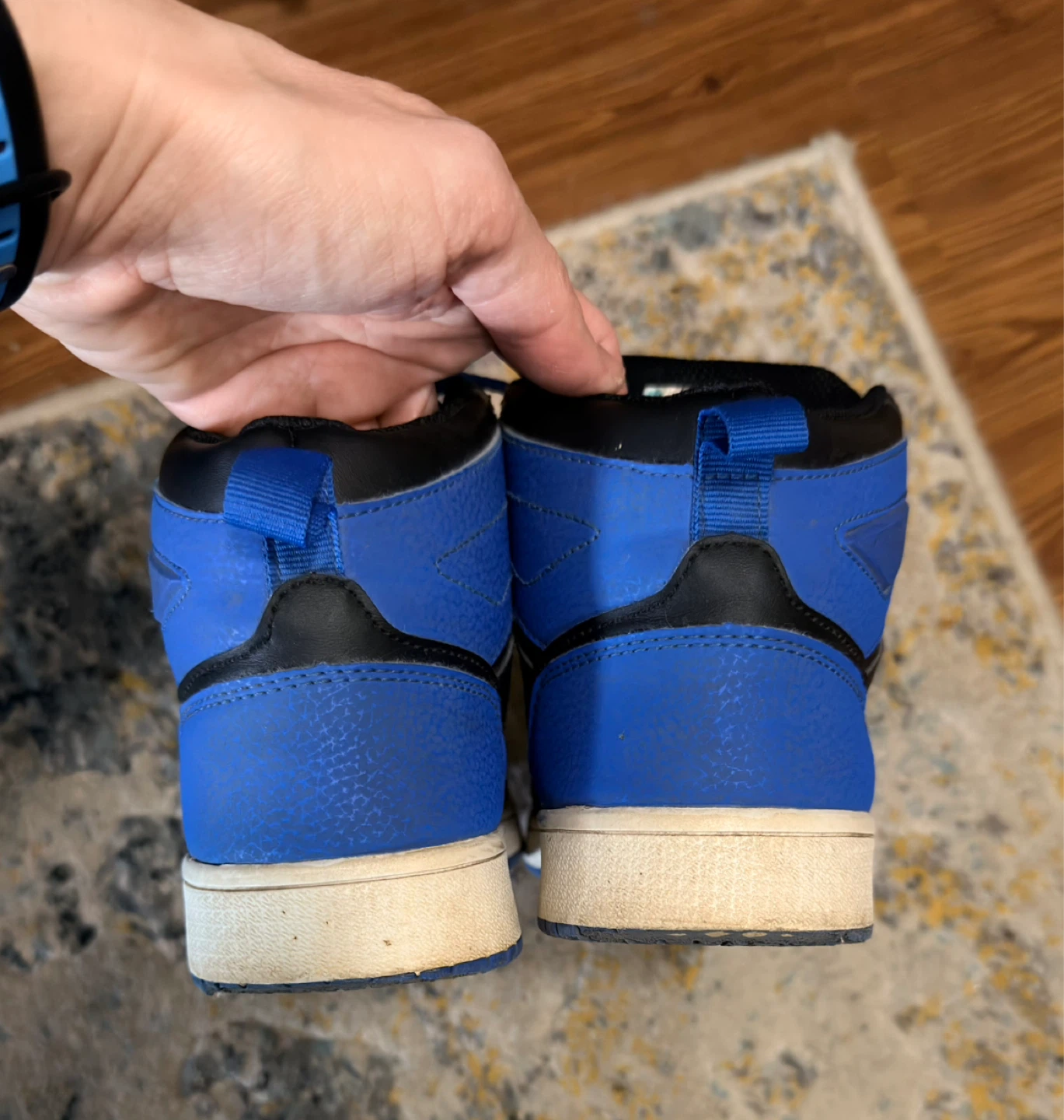 Boys High Top Sneakers. SIZE 4 - photo 3