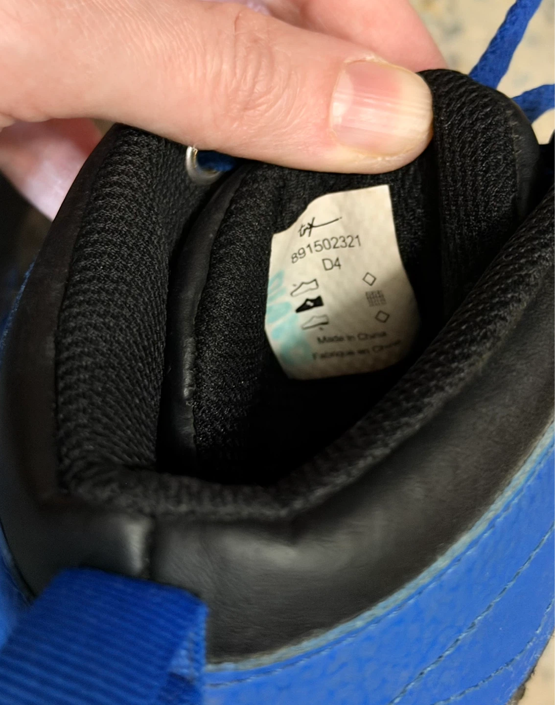 Boys High Top Sneakers. SIZE 4 - photo 4