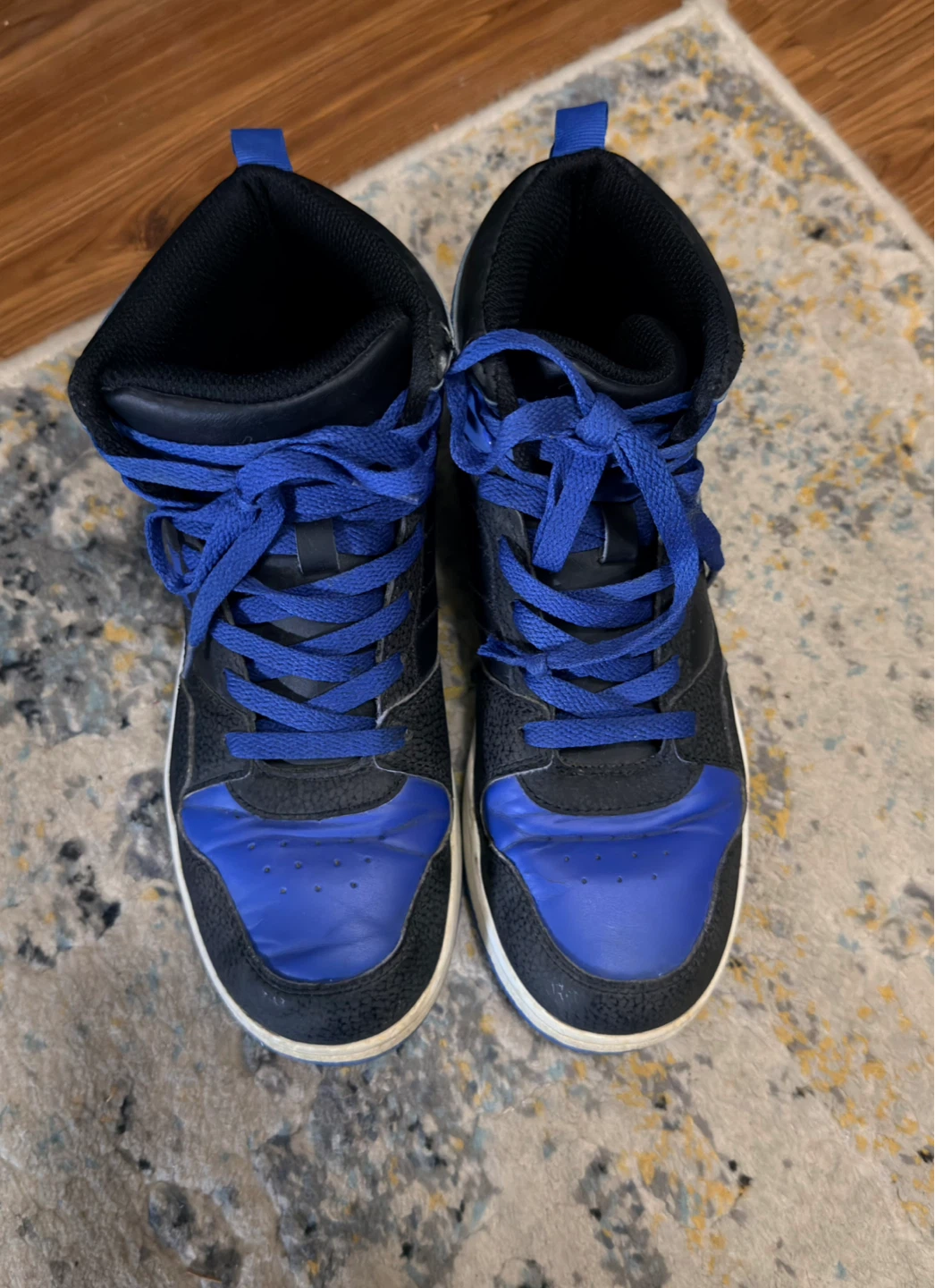 Boys High Top Sneakers. SIZE 4