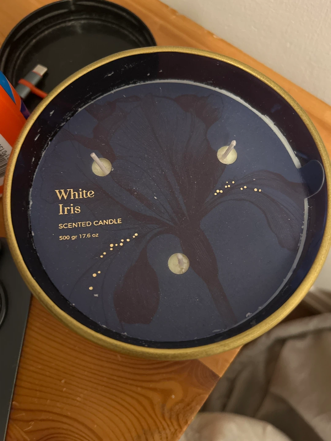 BRAND NEW 💙🩵Laline White Iris Scented Candle - photo 2