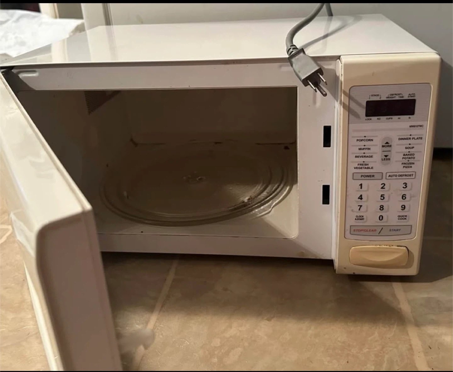 White Kenmore Microwave Oven