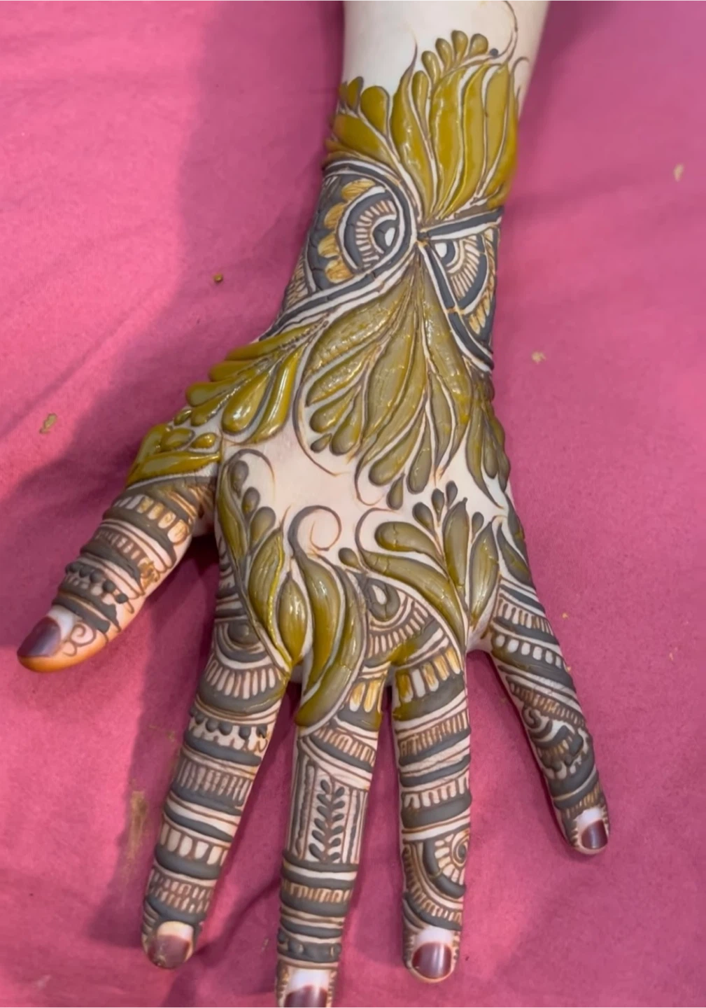 Henna Hand Tattoo Design - photo 2