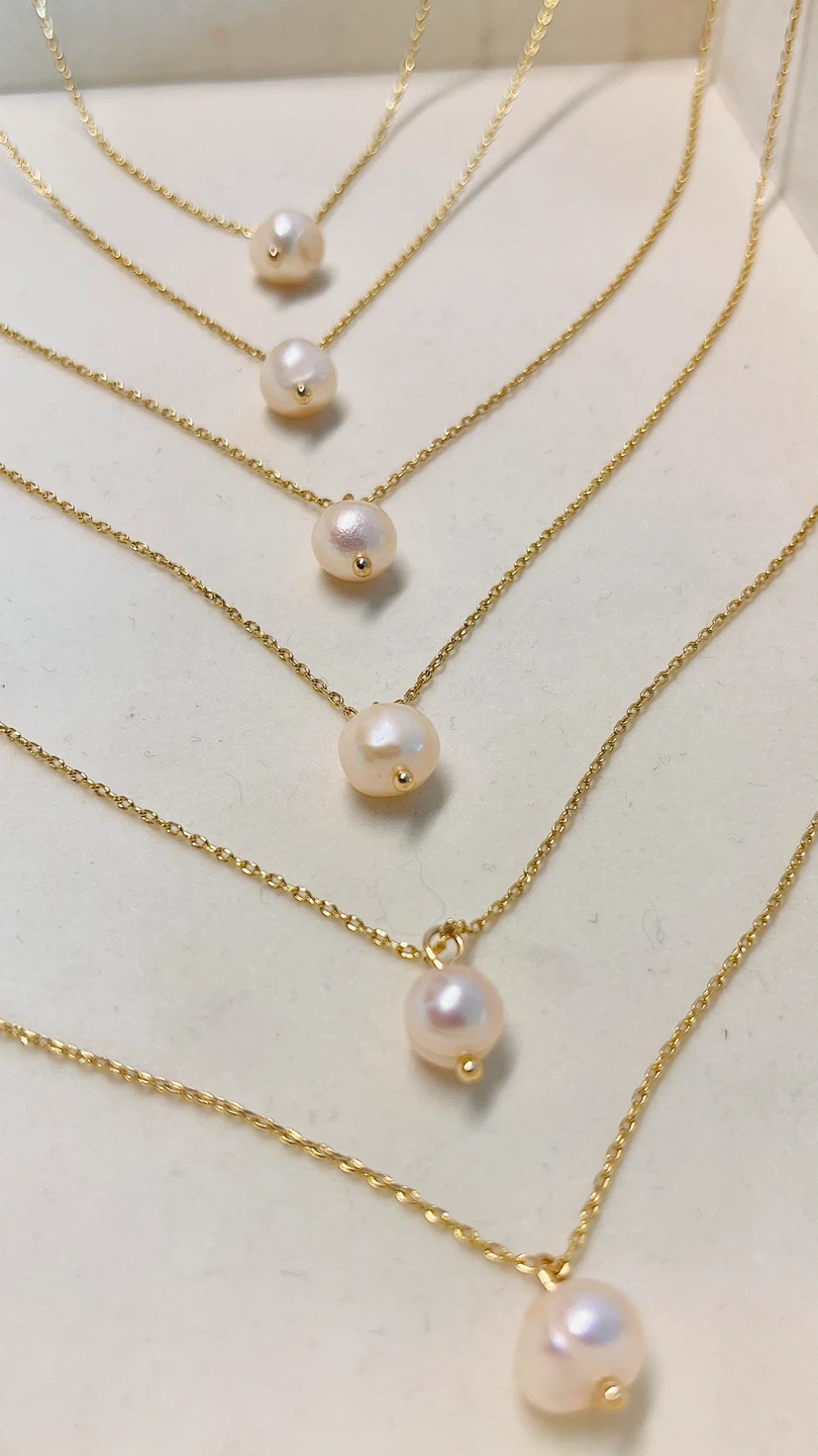 Gold Chain Necklace with Pearl Pendant - photo 2