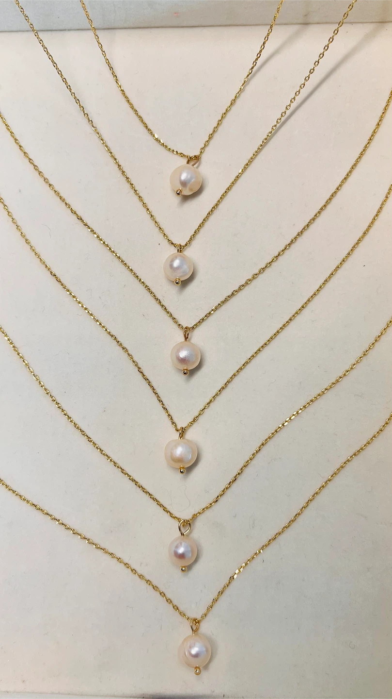 Gold Chain Necklace with Pearl Pendant - photo 4
