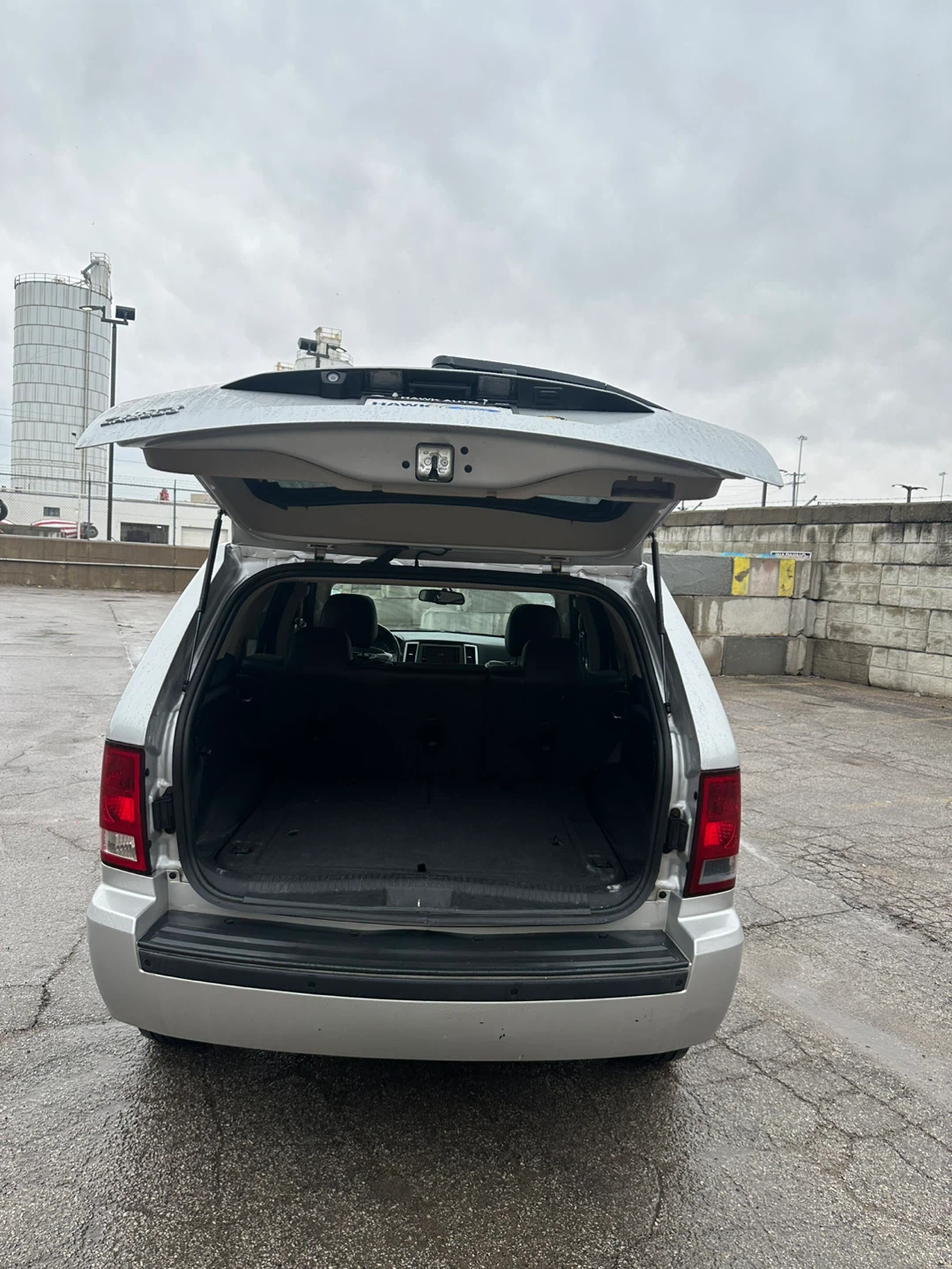 2009 Silver Jeep Grand Cherokee SUV 106k - photo 3