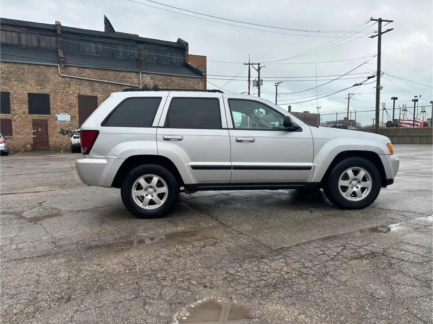 2009 Silver Jeep Grand Cherokee SUV 106k - photo 2