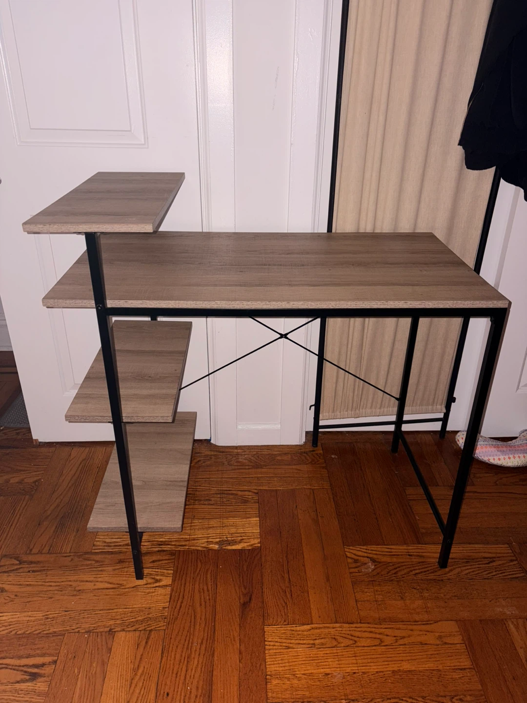 Wood grain desk with shelves - photo 3