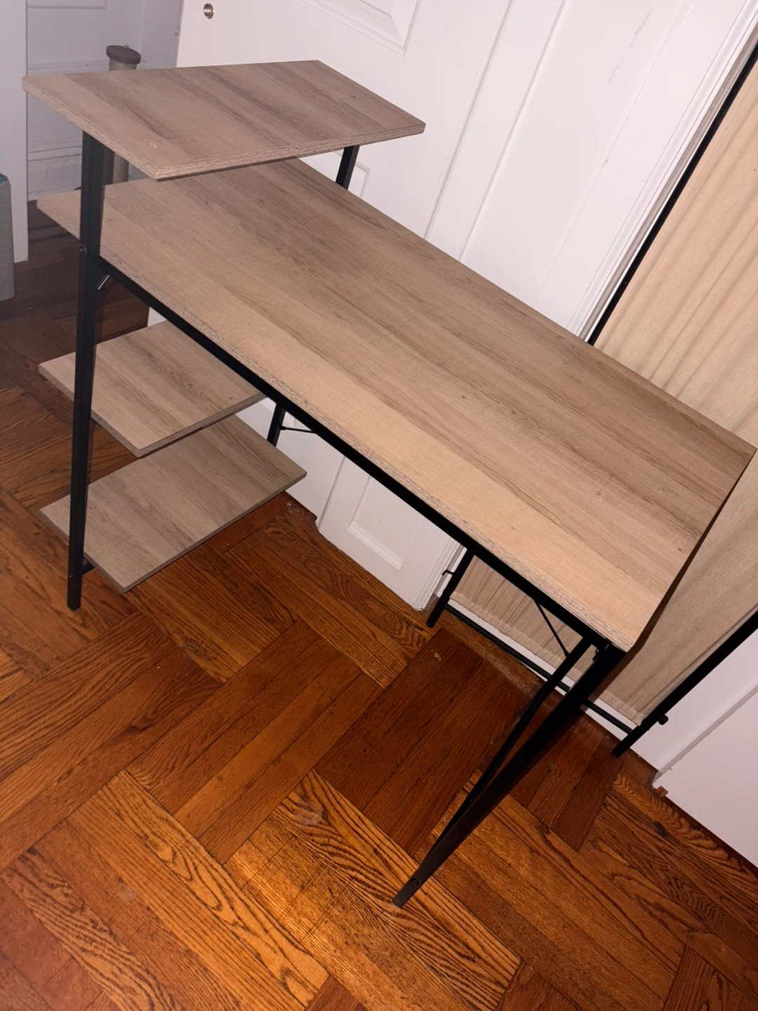 Wood grain desk with shelves - photo 2