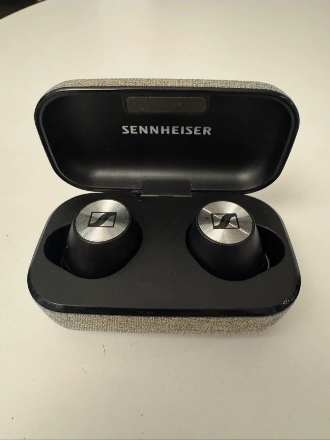 Sennheiser True Wireless Earbuds (left ear broken) - photo 3