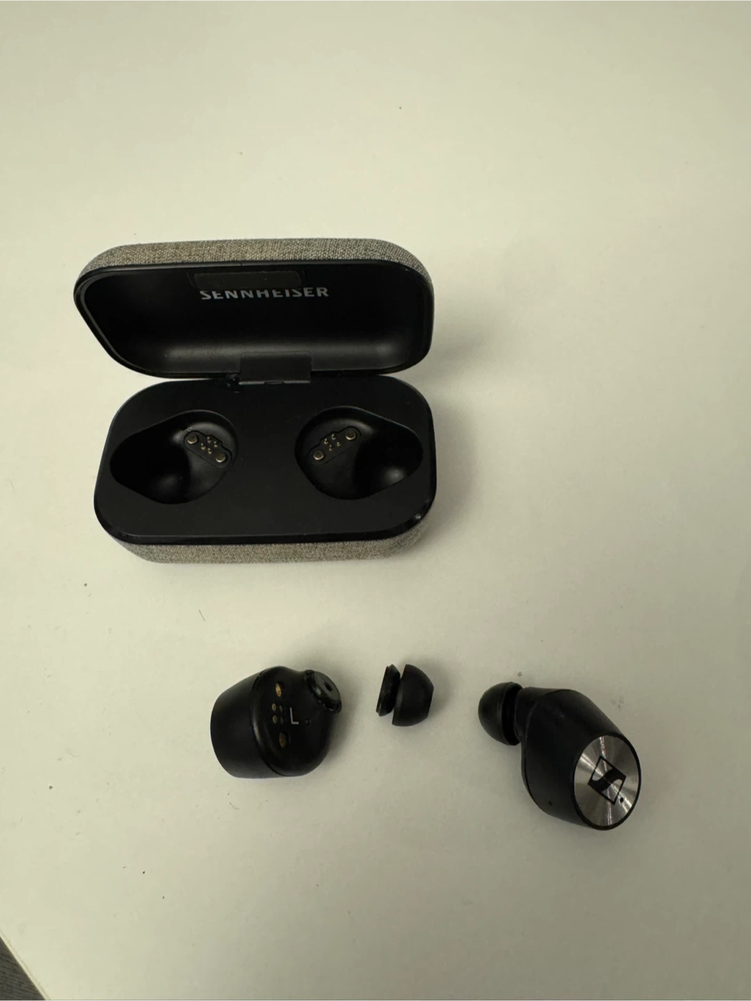 Sennheiser True Wireless Earbuds (left ear broken) - photo 2