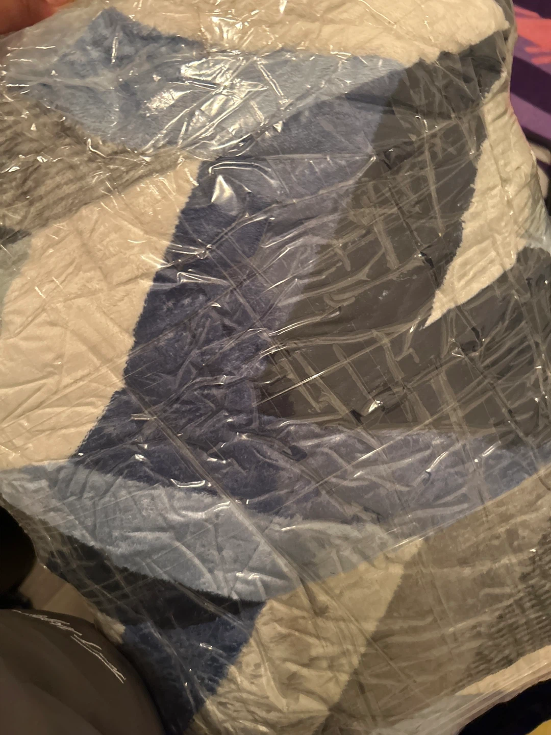 Blue and White Comforter - photo 2