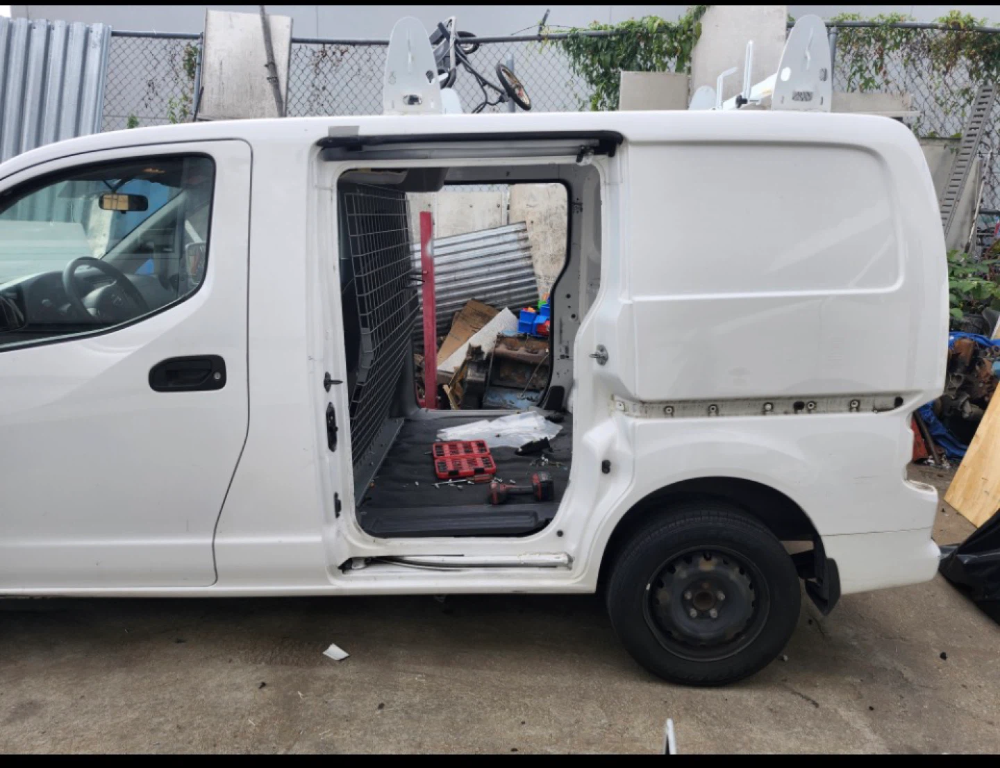Nissan NV200 SV Cargo Van - photo 4
