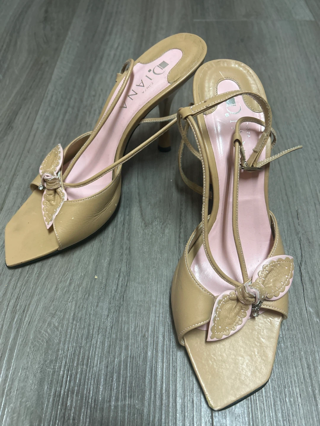 DIANA Women's Tan Bow Heeled Sandals Size 24