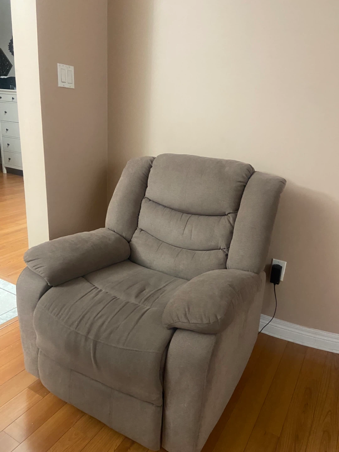 Brown Recliner Chair - photo 2