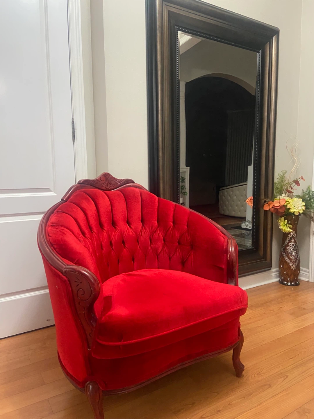 Red Velvet Accent Chair - photo 2