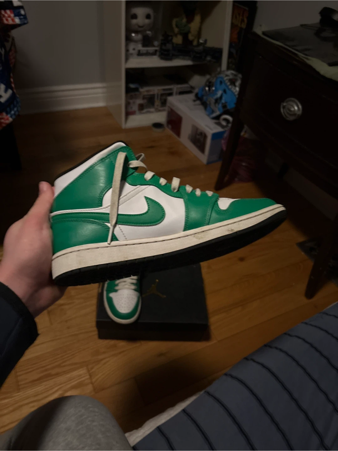 Air Jordan 1 Mid SE "Light Evergreen" "College Green" Sneakers - photo 4