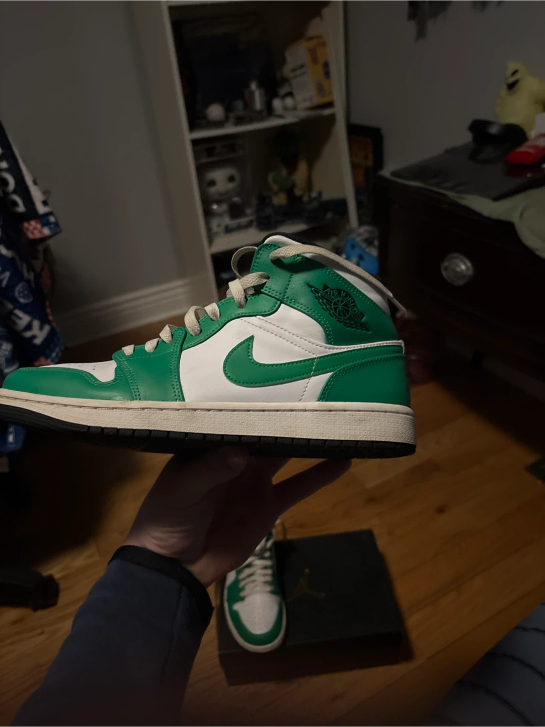 Air Jordan 1 Mid SE "Light Evergreen" "College Green" Sneakers - photo 5