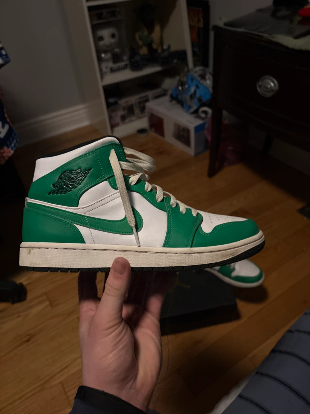 Air Jordan 1 Mid SE "Light Evergreen" "College Green" Sneakers - photo 3