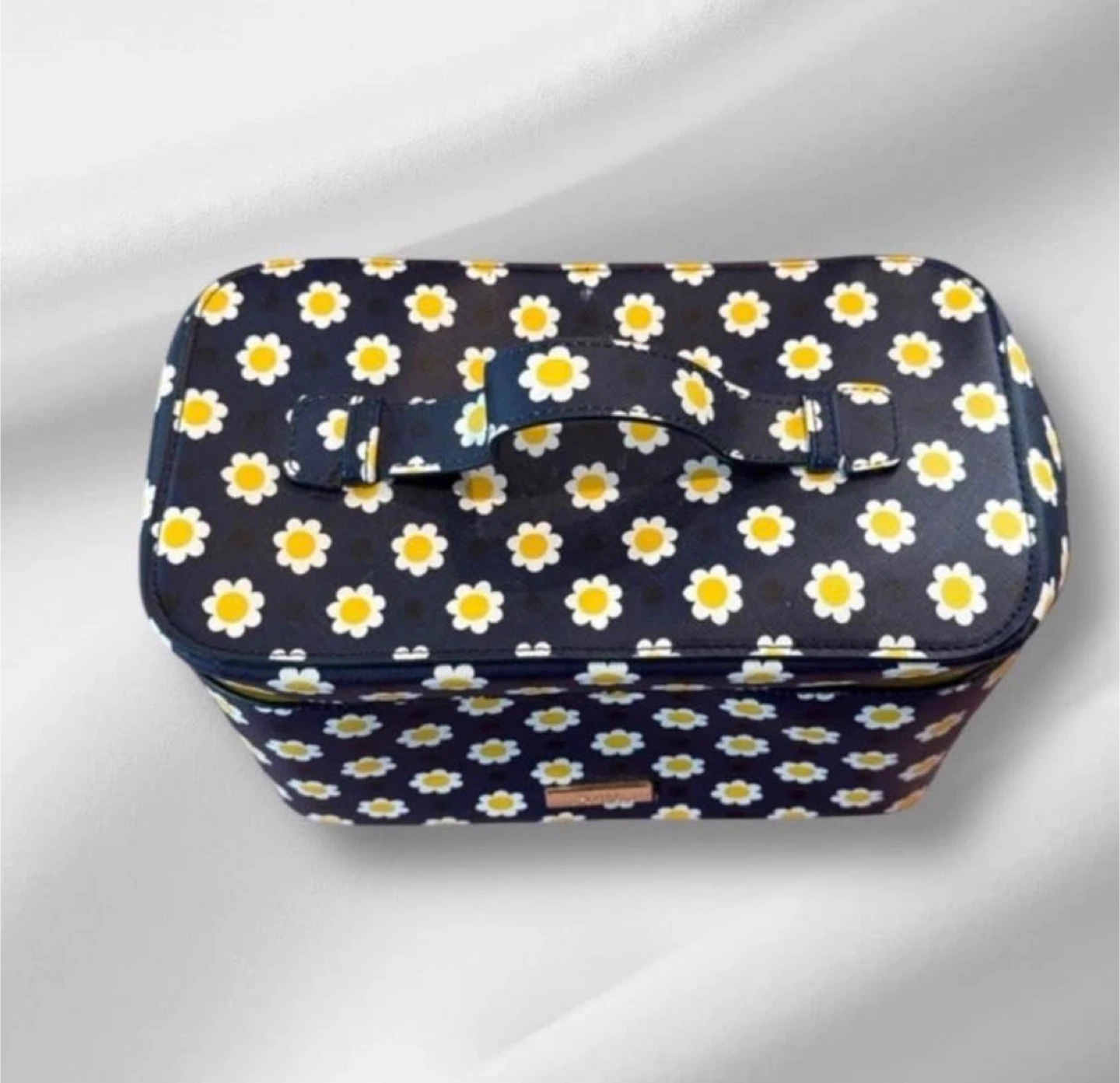Trina Turk Daisy Print Cosmetic Case - photo 3