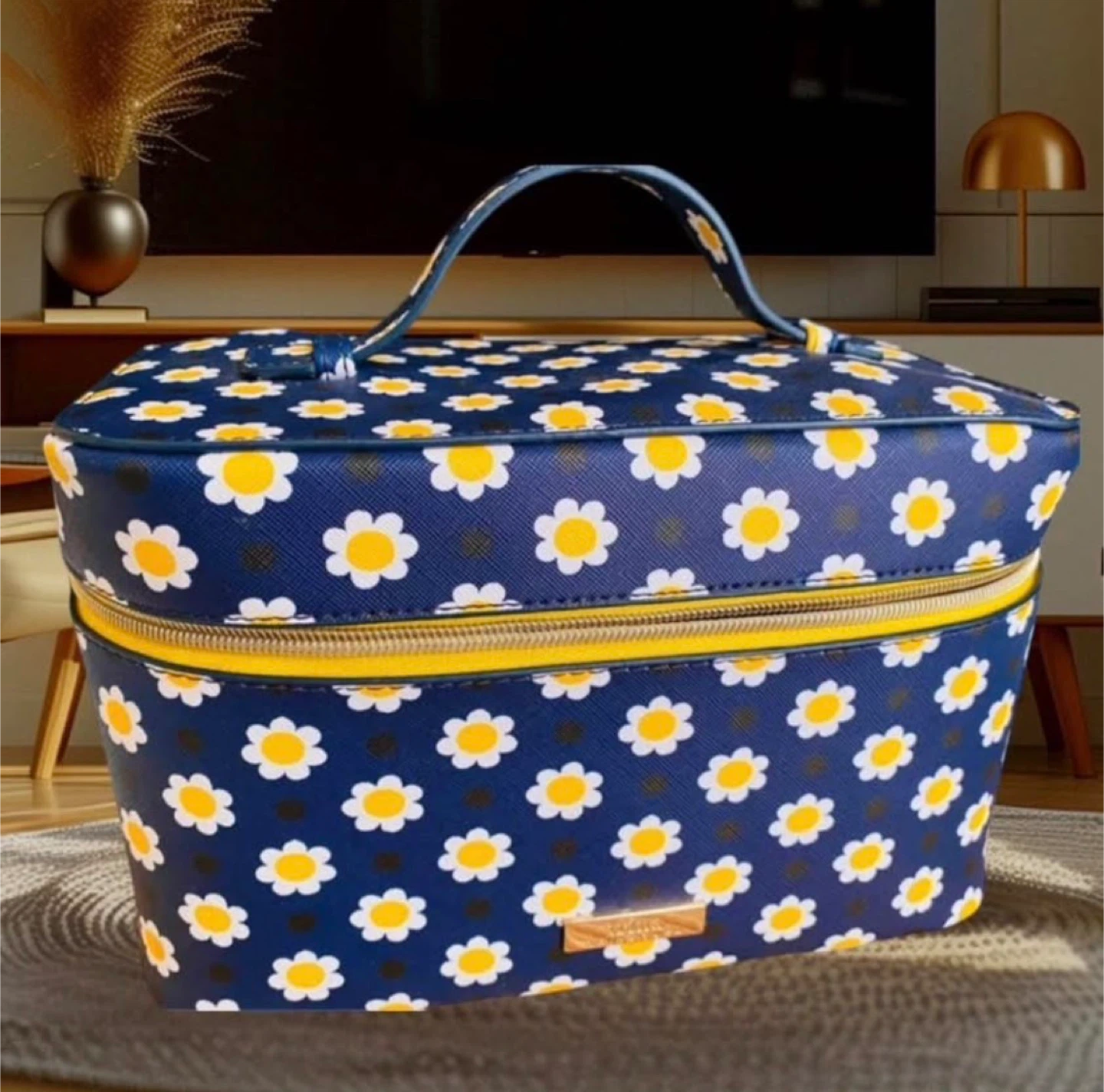 Trina Turk Daisy Print Cosmetic Case - photo 2
