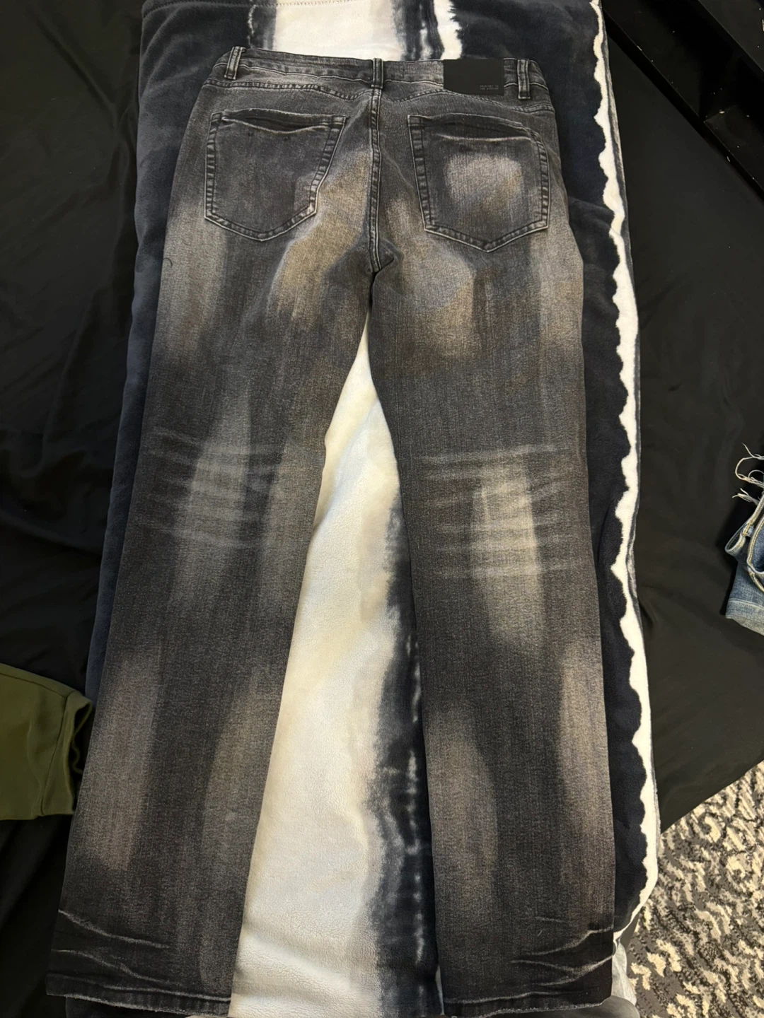 Forever 21 Men's Black Distressed Cross Patch Jeans Size 32 - photo 2