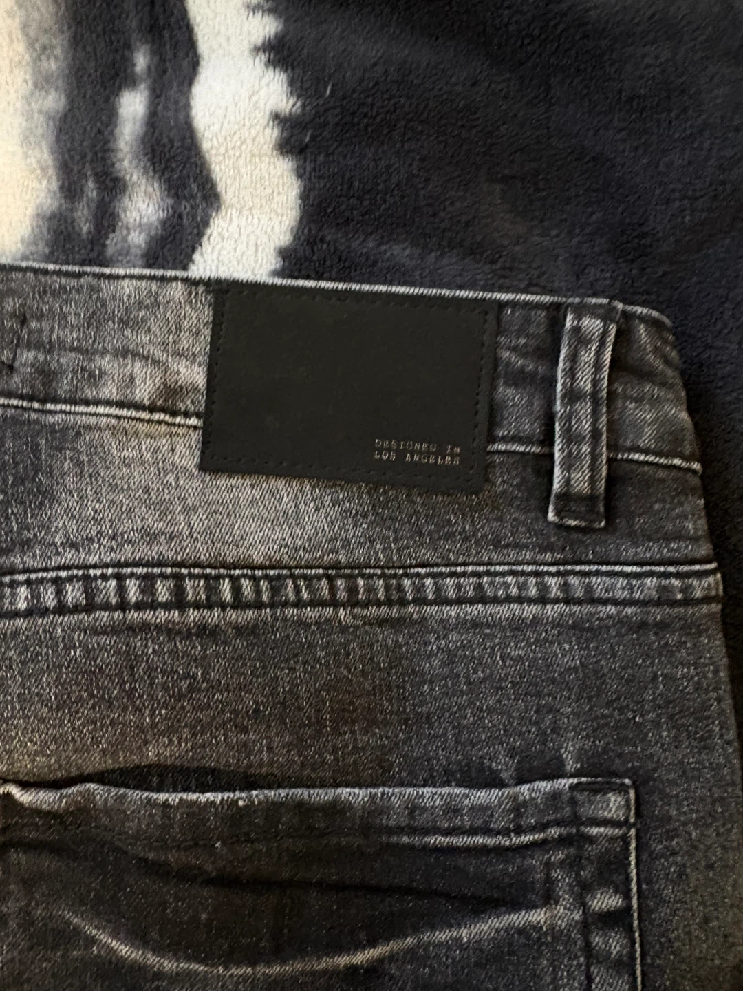 Forever 21 Men's Black Distressed Cross Patch Jeans Size 32 - photo 3