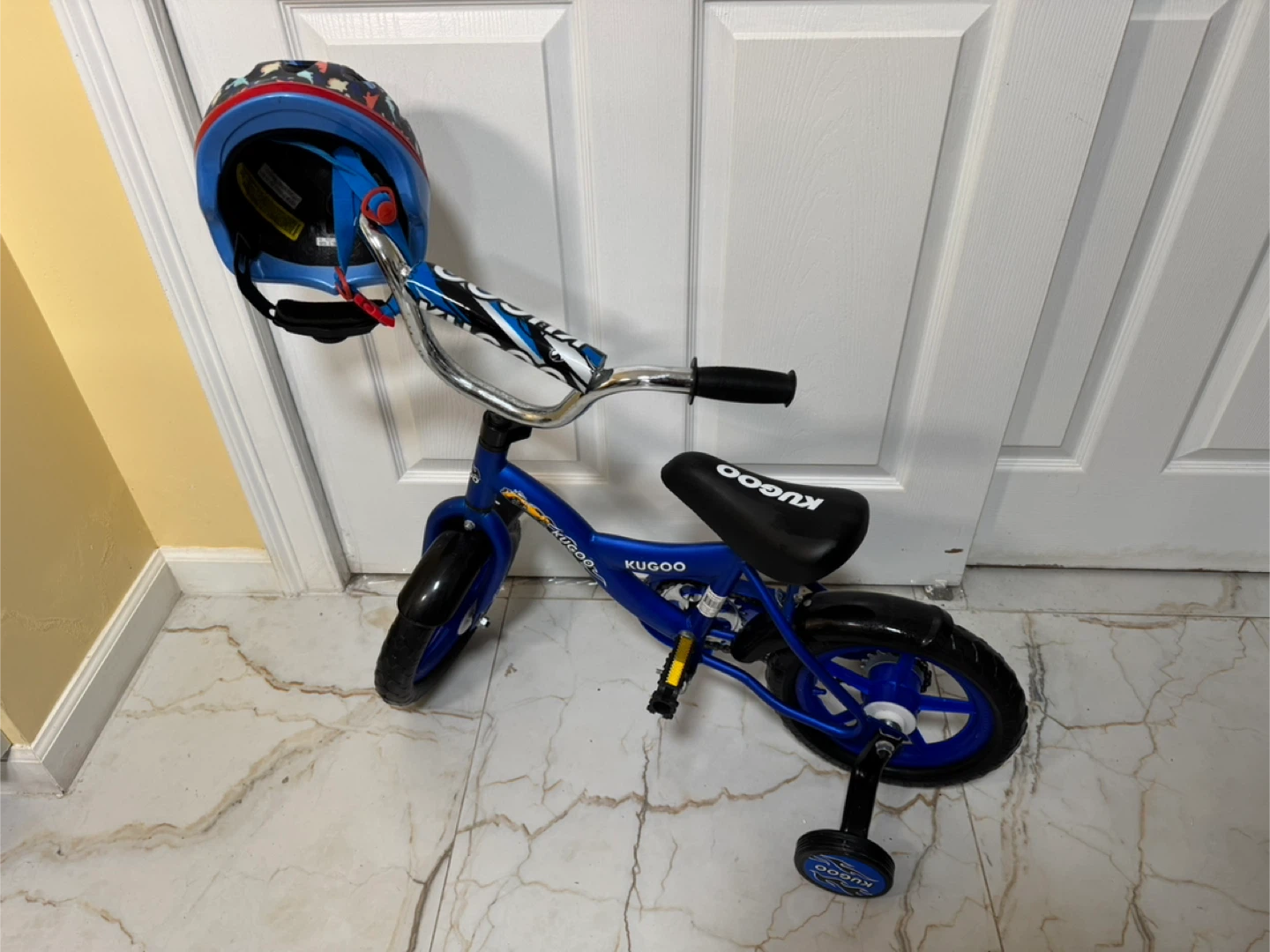 KUGOO Blue Balance Bike with Training Wheels and Helmet - photo 3