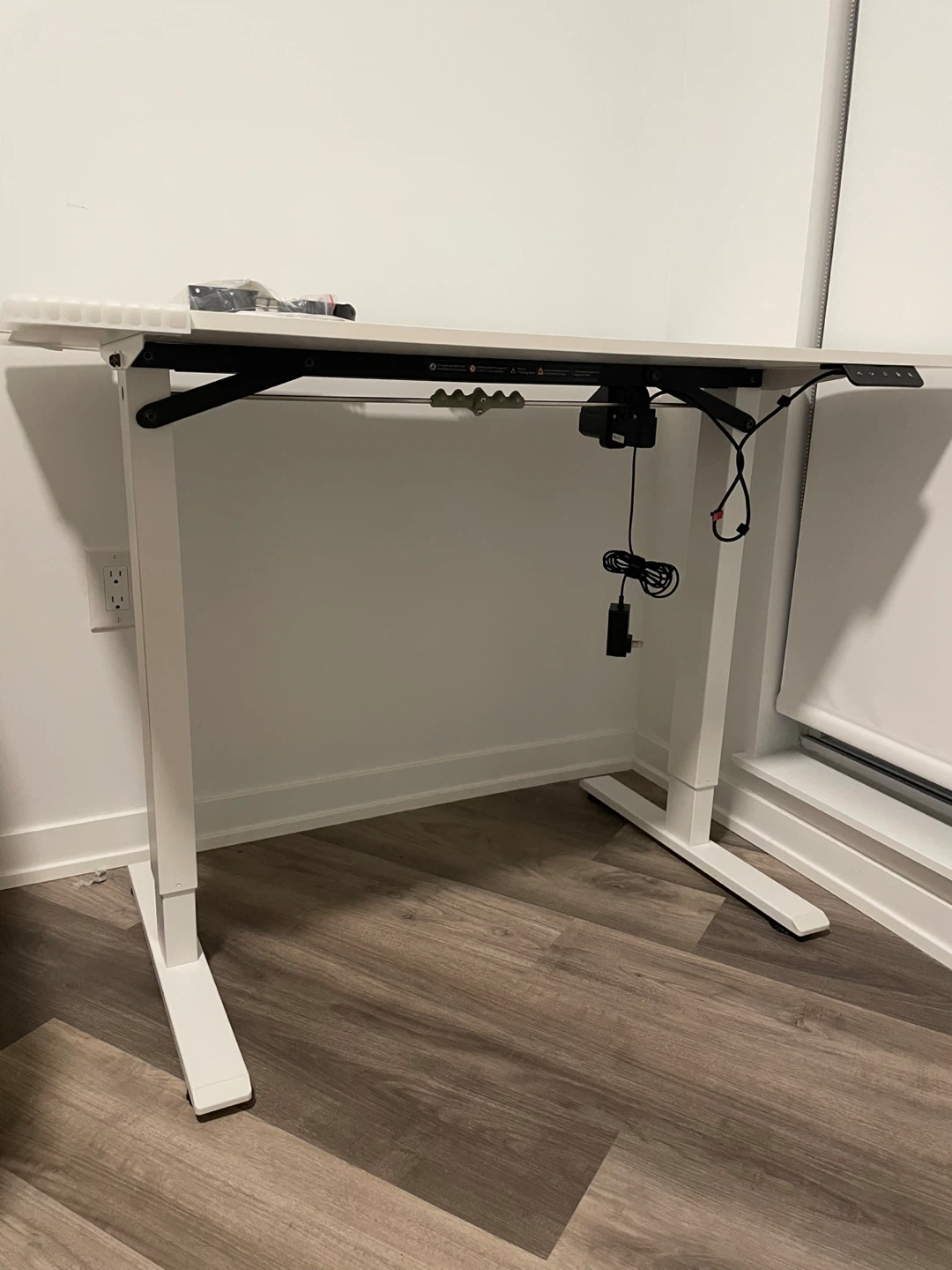 White Electric Standing Desk with Memory Settings - 43" x 24" - photo 4