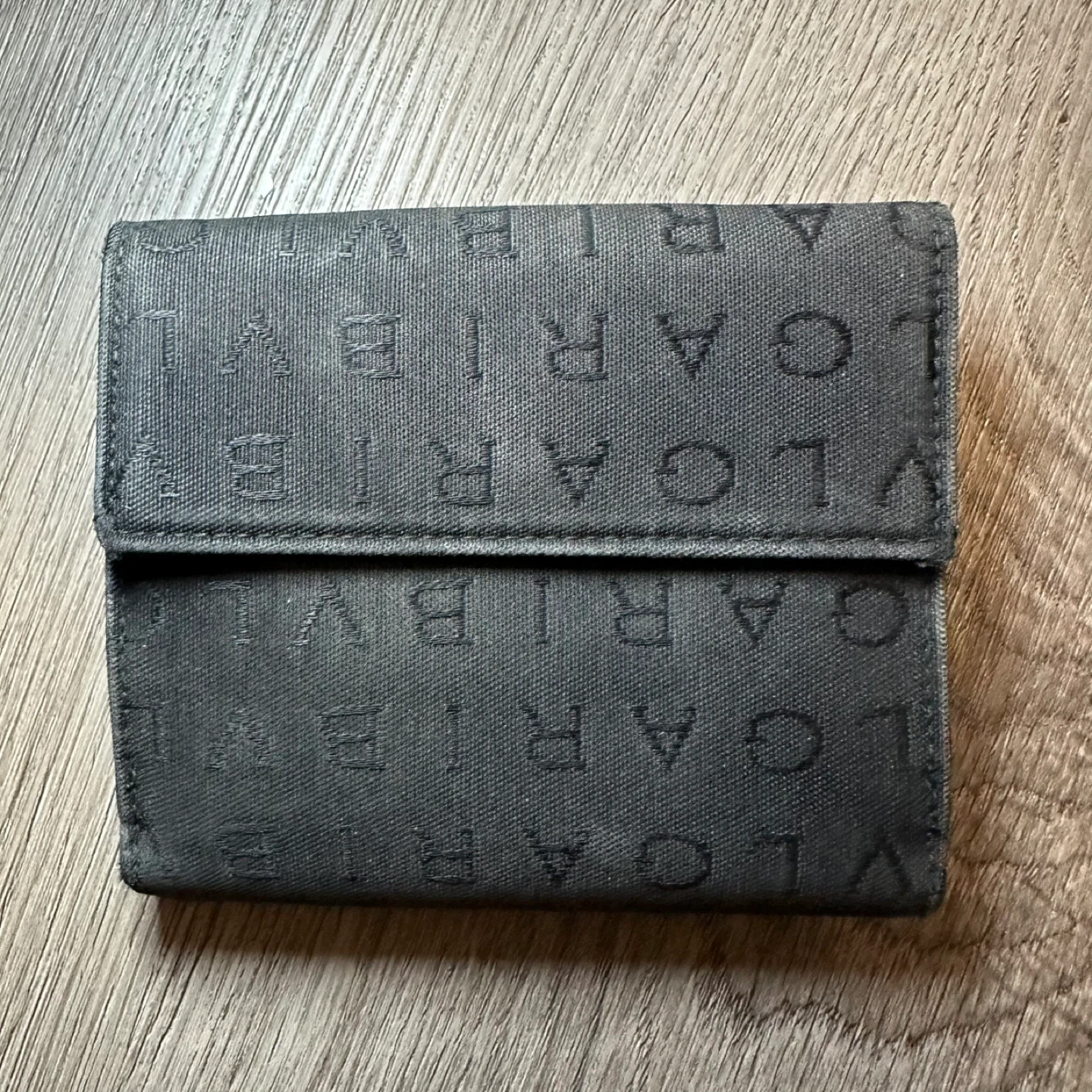 BVLGARI Denim & Black Leather Logo Print Compact Wallet - photo 3