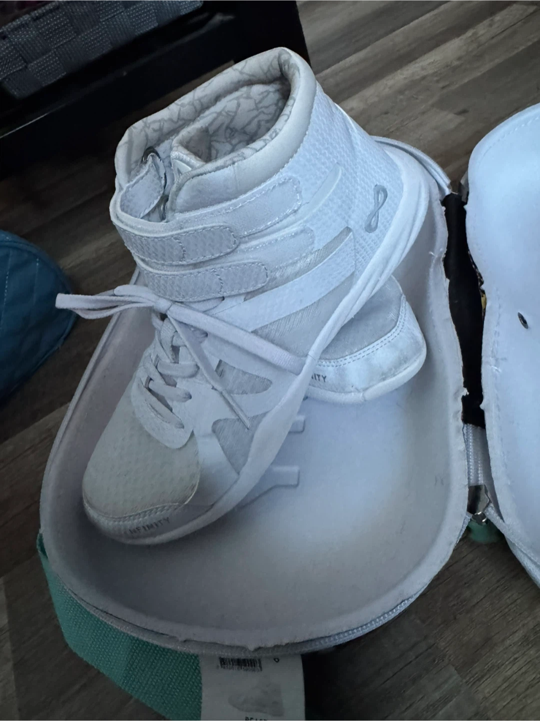 Nfinity Beast Mid Top Cheerleading Shoes Size 6 - photo 2