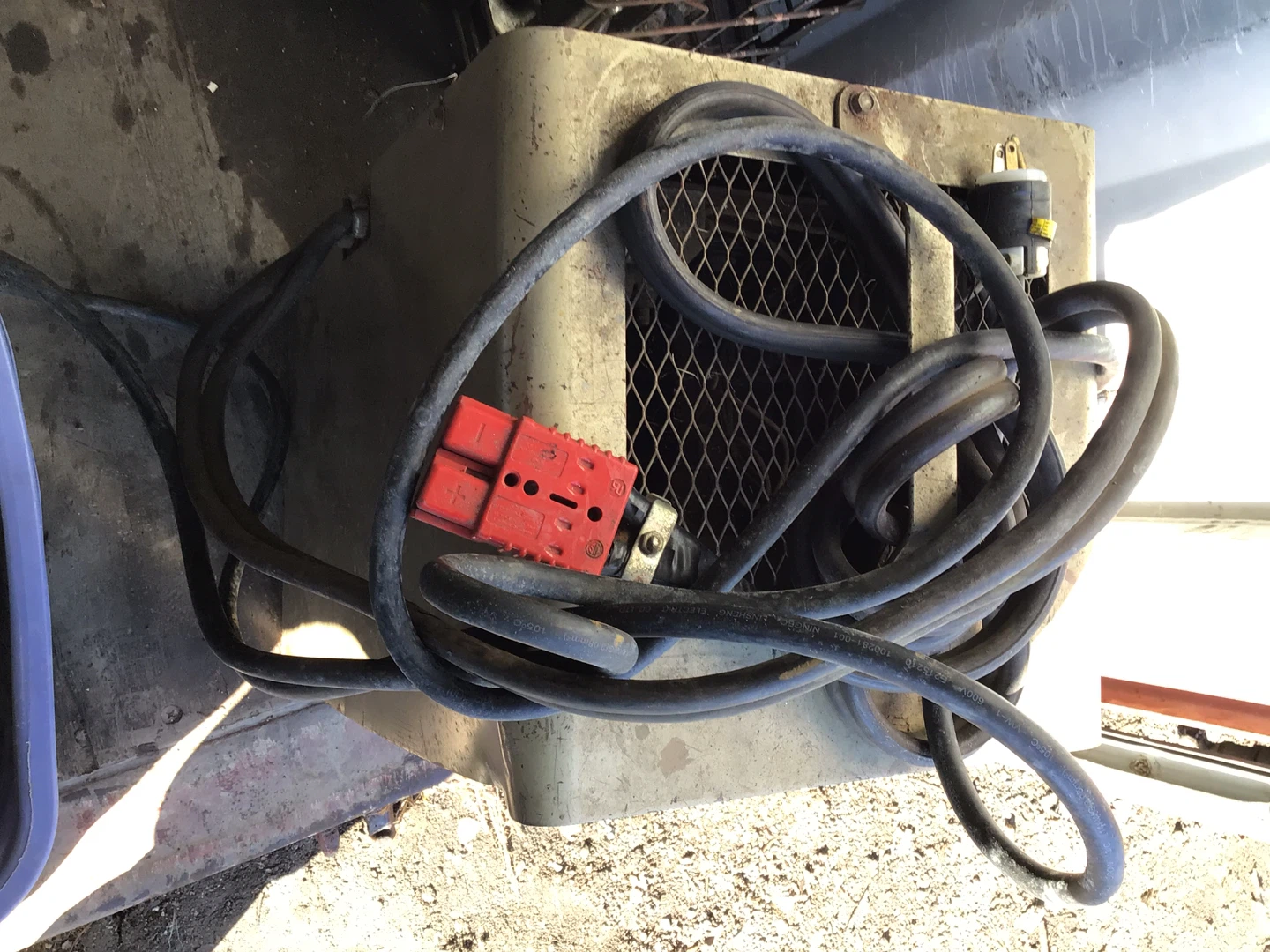 Hobart battery charger - photo 3