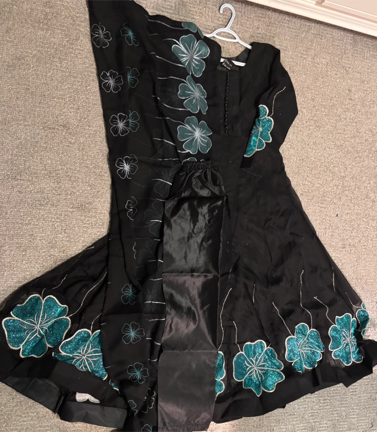 Black embroidered kameez shalwar set - photo 2