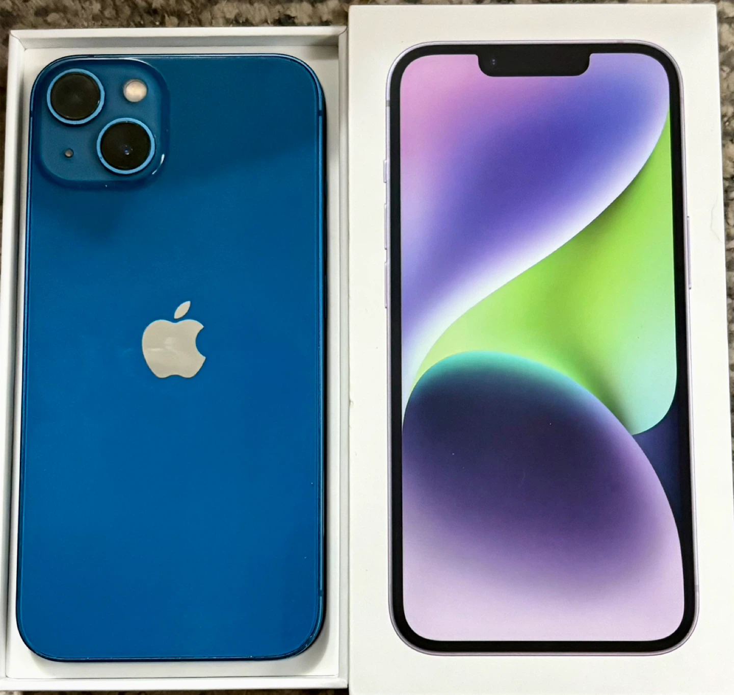 Apple iPhone 13 Blue