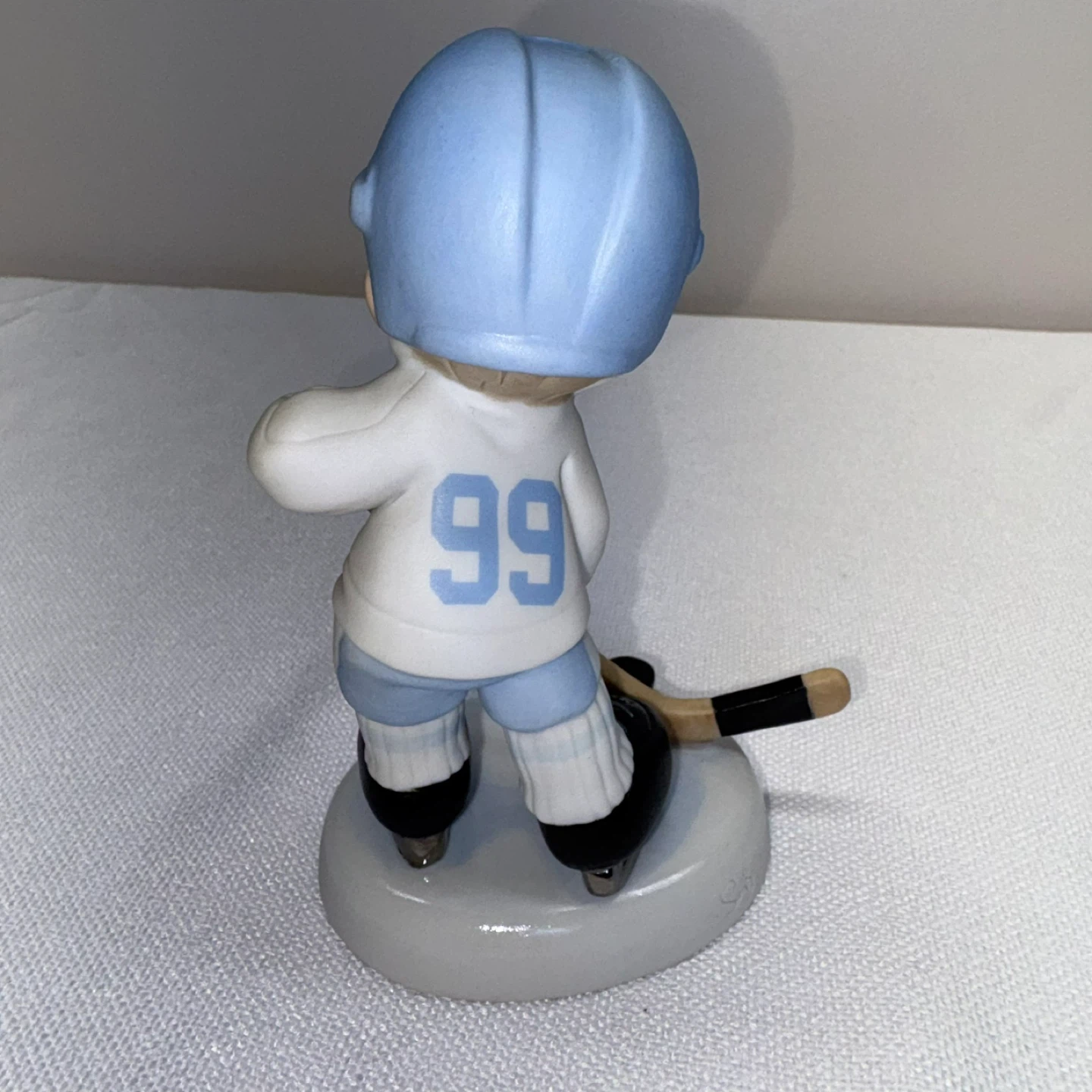 Precious Moments Canadian Exclusive Hockey Figurine Vintage 1998 - photo 2