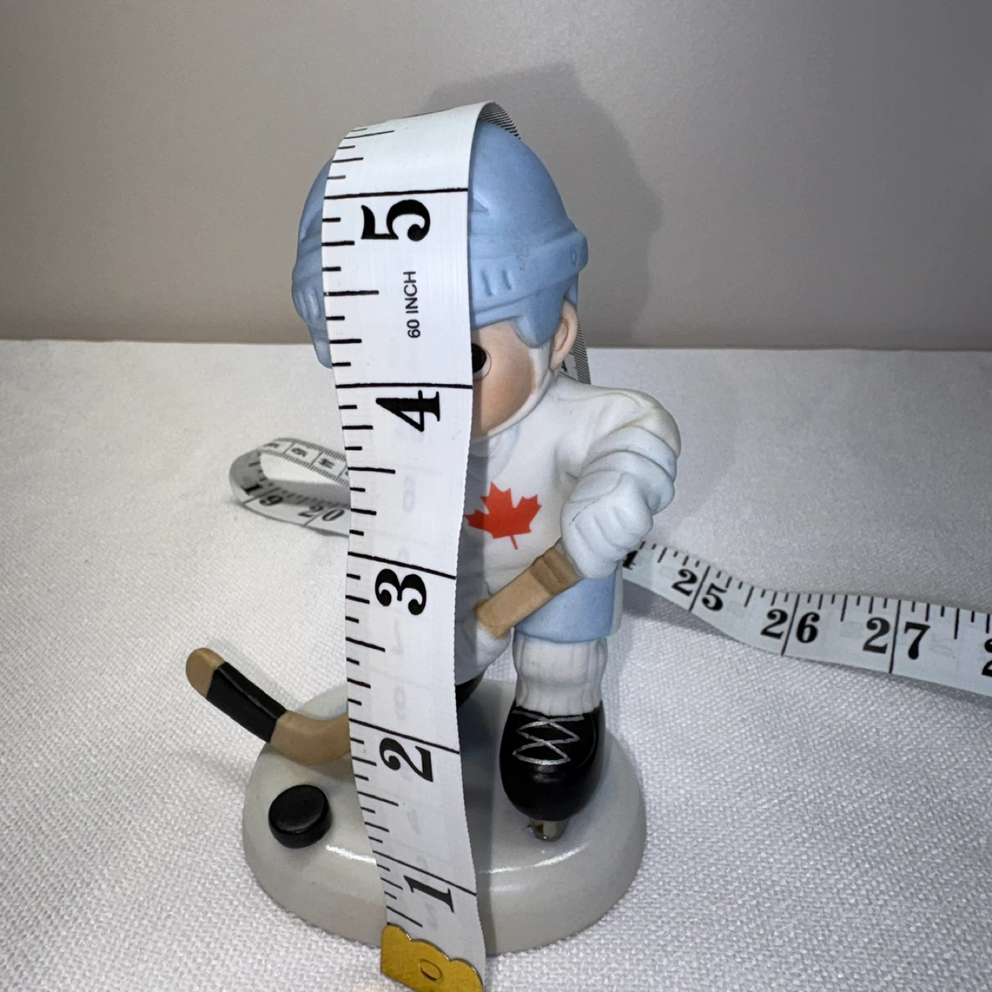 Precious Moments Canadian Exclusive Hockey Figurine Vintage 1998 - photo 5