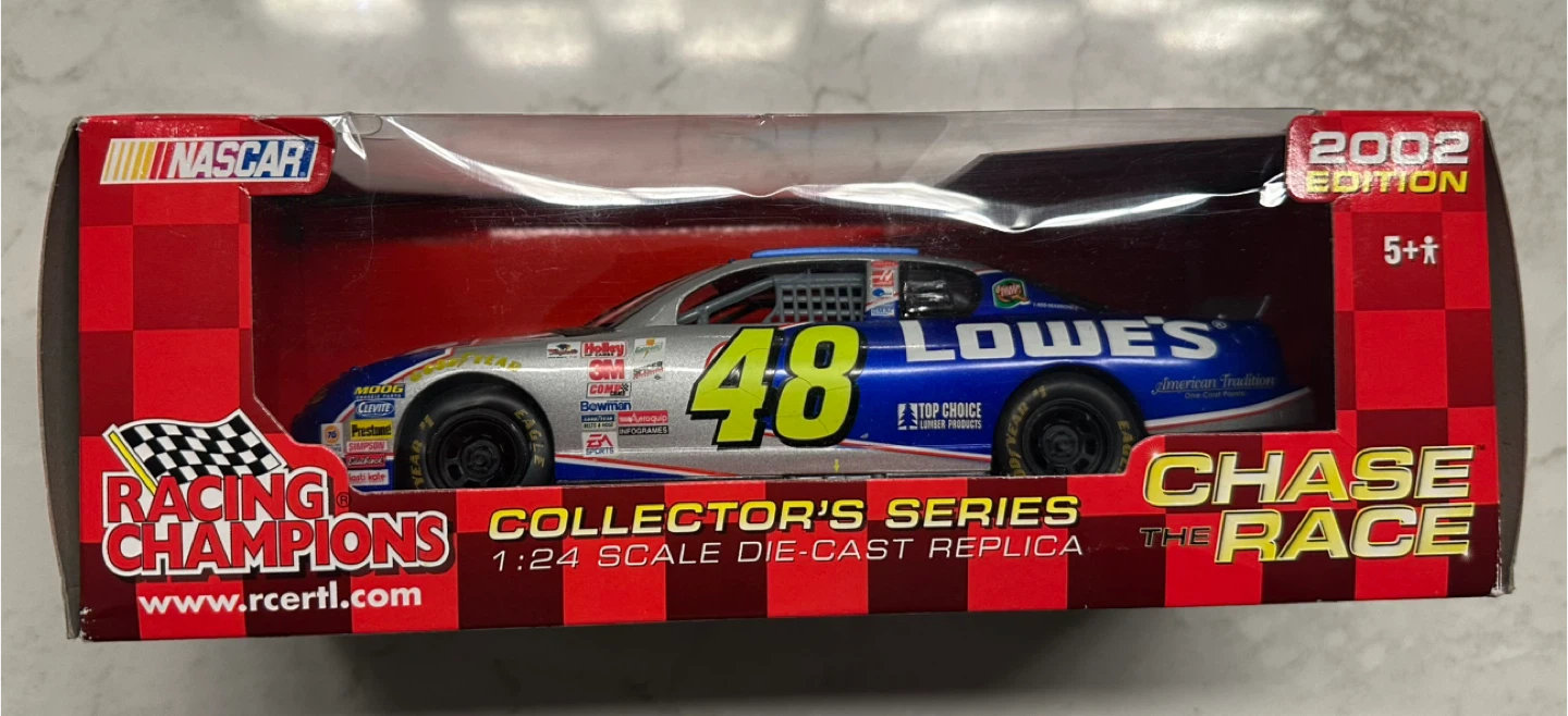Collector's Series 1:24 Die-Cast  Jimmie Johnson #48 Lowe's