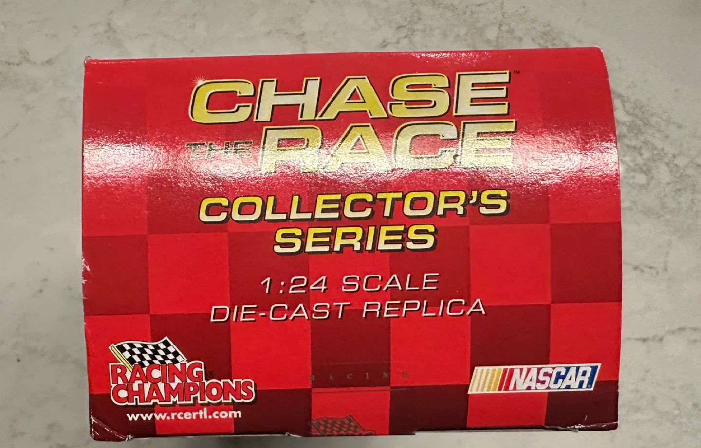 Collector's Series 1:24 Die-Cast  Jimmie Johnson #48 Lowe's - photo 4
