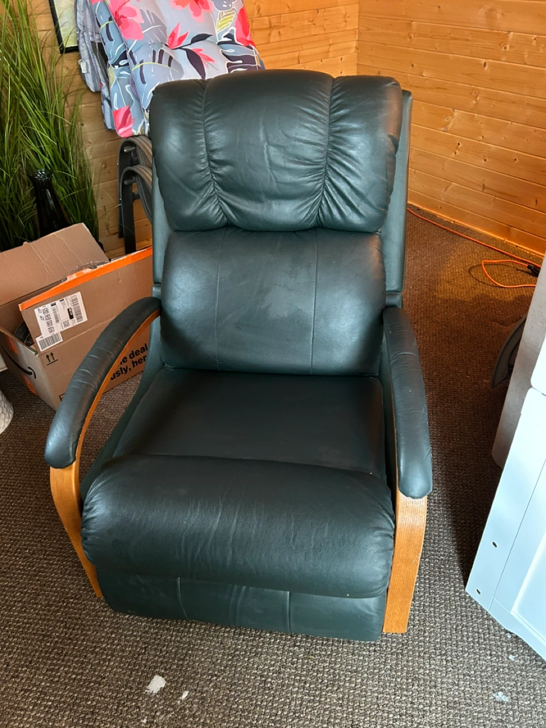 Comfy Leather Recliner – Smooth Recline – No Rips or Tears - photo 2