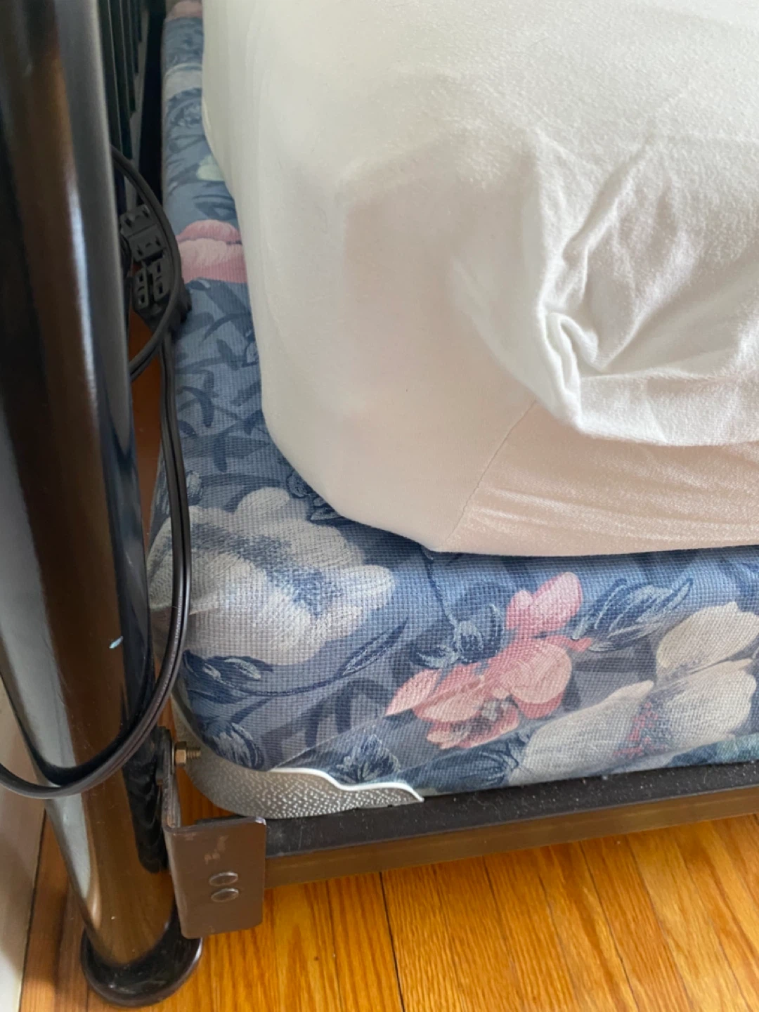 Twin Mattress with box spring - photo 2