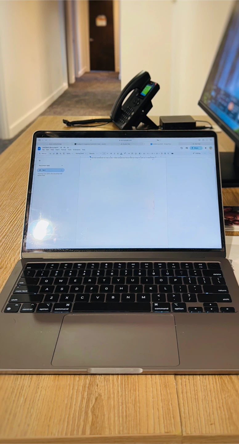 MacBook Air M2 (2023) – Space Gray | AppleCare+ included - photo 3