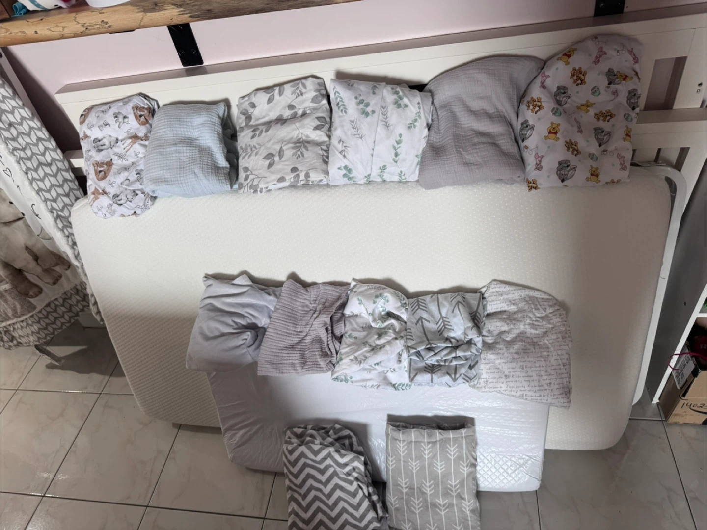 4-in-1 Convertible Crib with Mattress and Accessories - photo 4