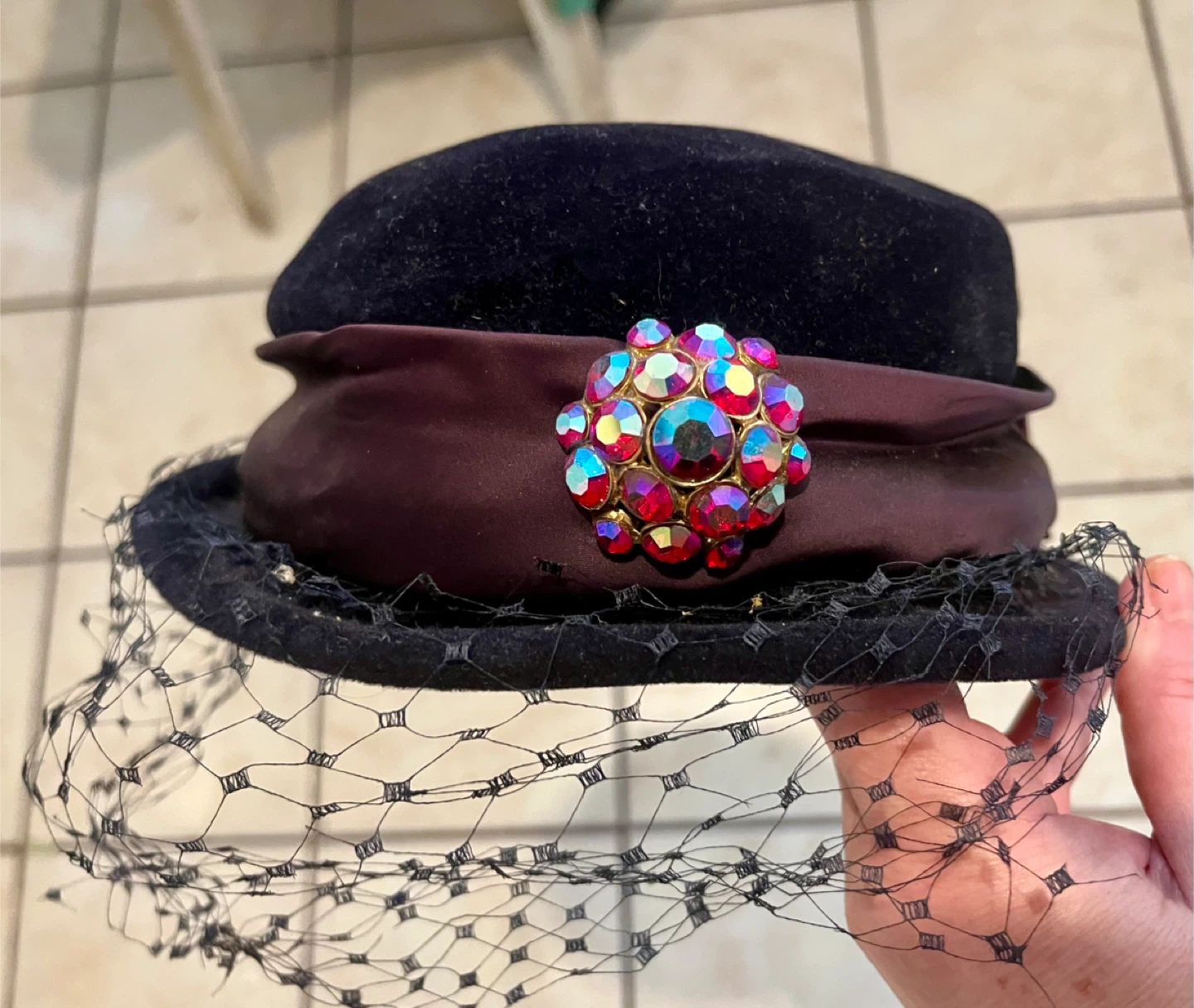 Grace Body Vintage Velvet Hat with Veil and Rhinestones