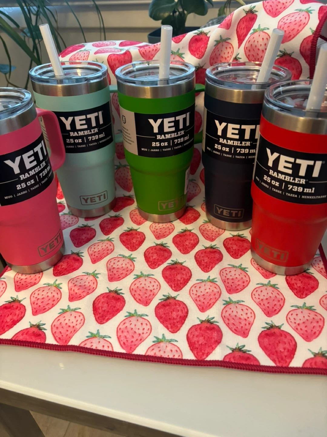 Yeti Rambler 25 oz Tumblers with Straws (Various Colours)