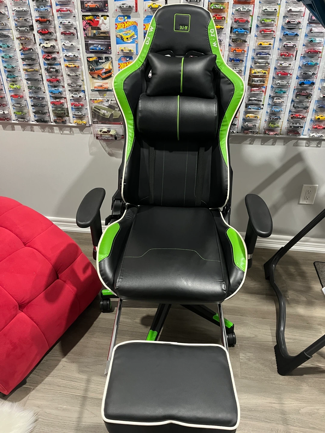 Black and Green Gaming Chair with Footrest - photo 2
