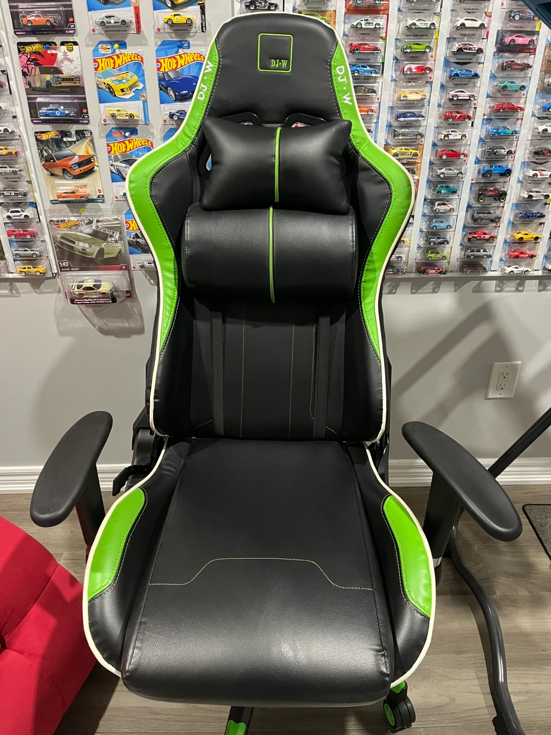 Black and Green Gaming Chair with Footrest